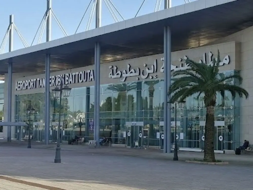 Chauffeur privé conduisant de Aéroport Tanger Ibn Battouta vers Tanger, Maroc